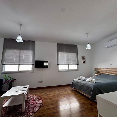 Lovely Studio Apartment In Pafos Eksteriør billede